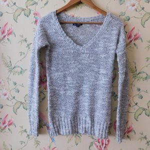 🦅  American Eagle Sparkle Silver V-Neck Sweater 🌳🍃